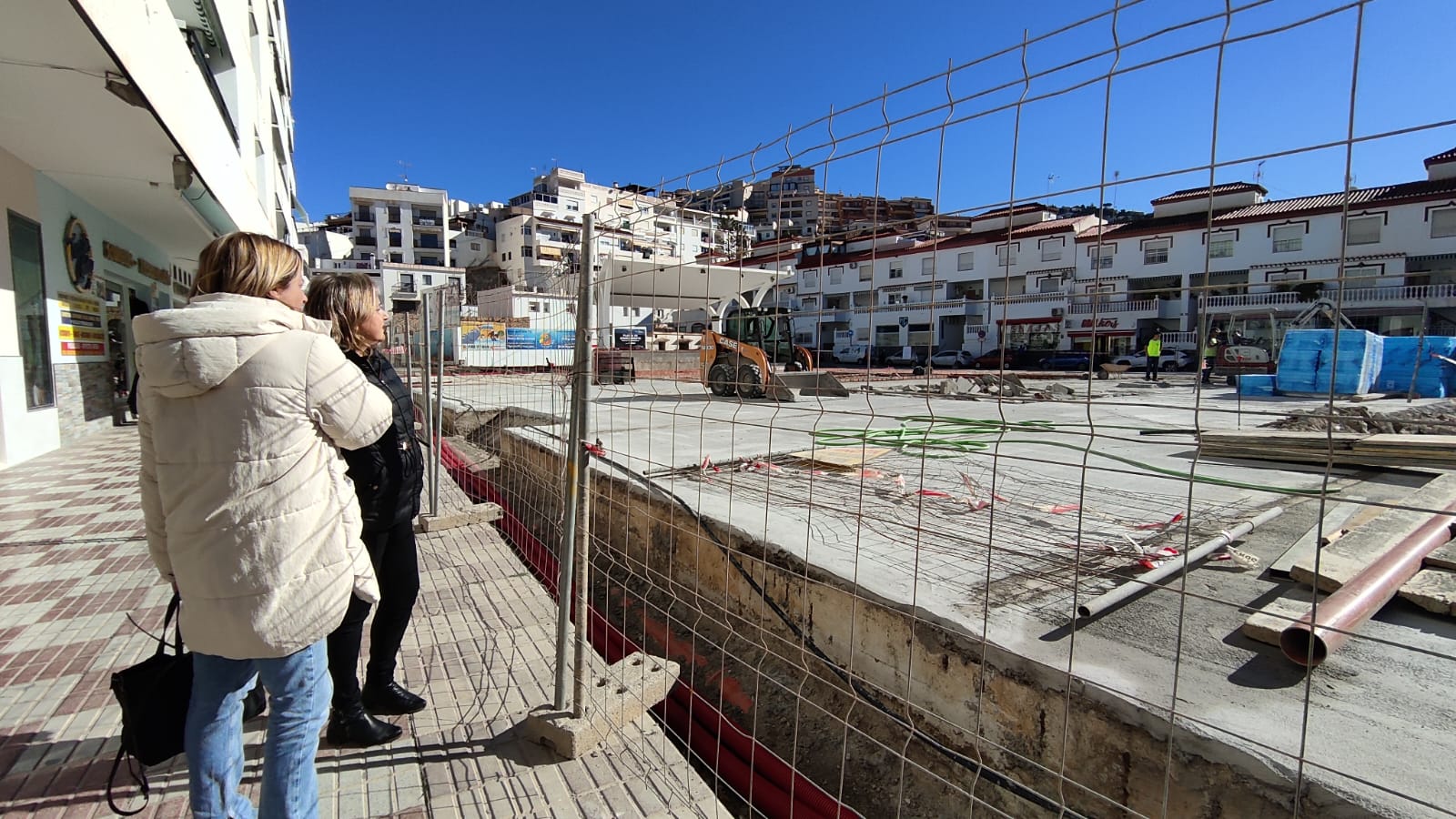 El PSOE denuncia que las obras de la Plaza Nueva de La Herradura son un “parche”.
